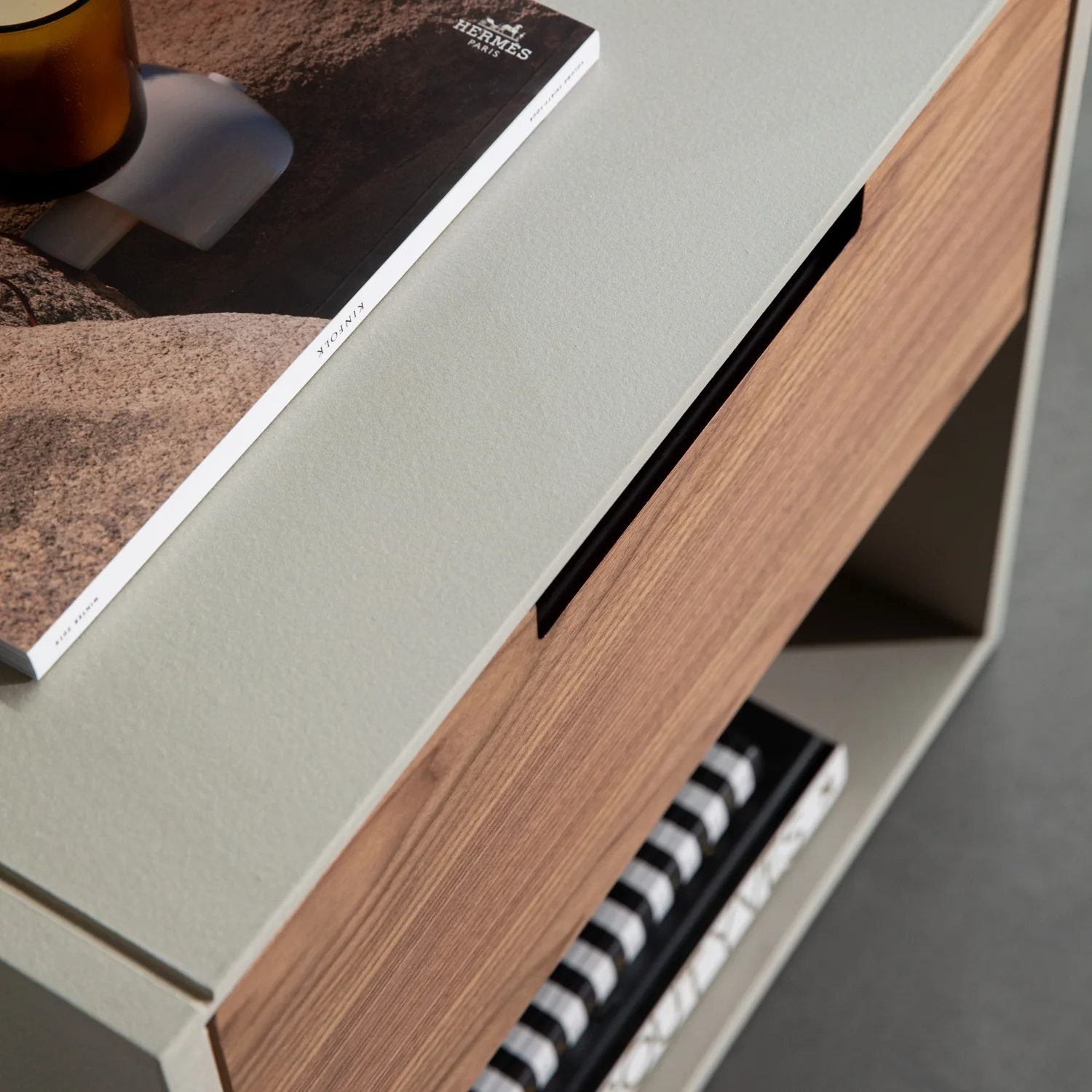 KLEE NIGHTSTAND | שידת לילה מעץ 55/40 ס"מ, עם מגירה ומדף פתוח - Image 3